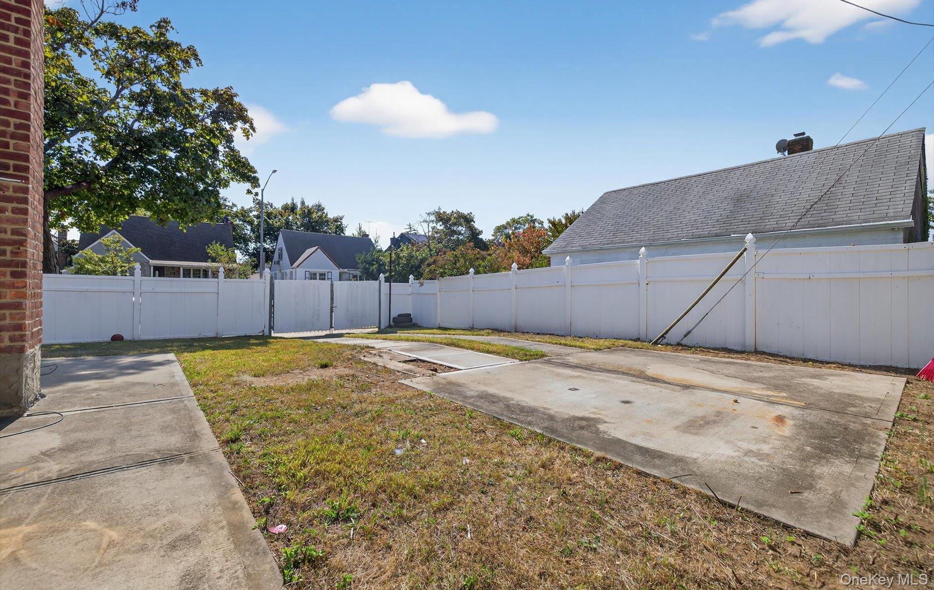 80-64 266th Street, Glen Oaks, NY 11004