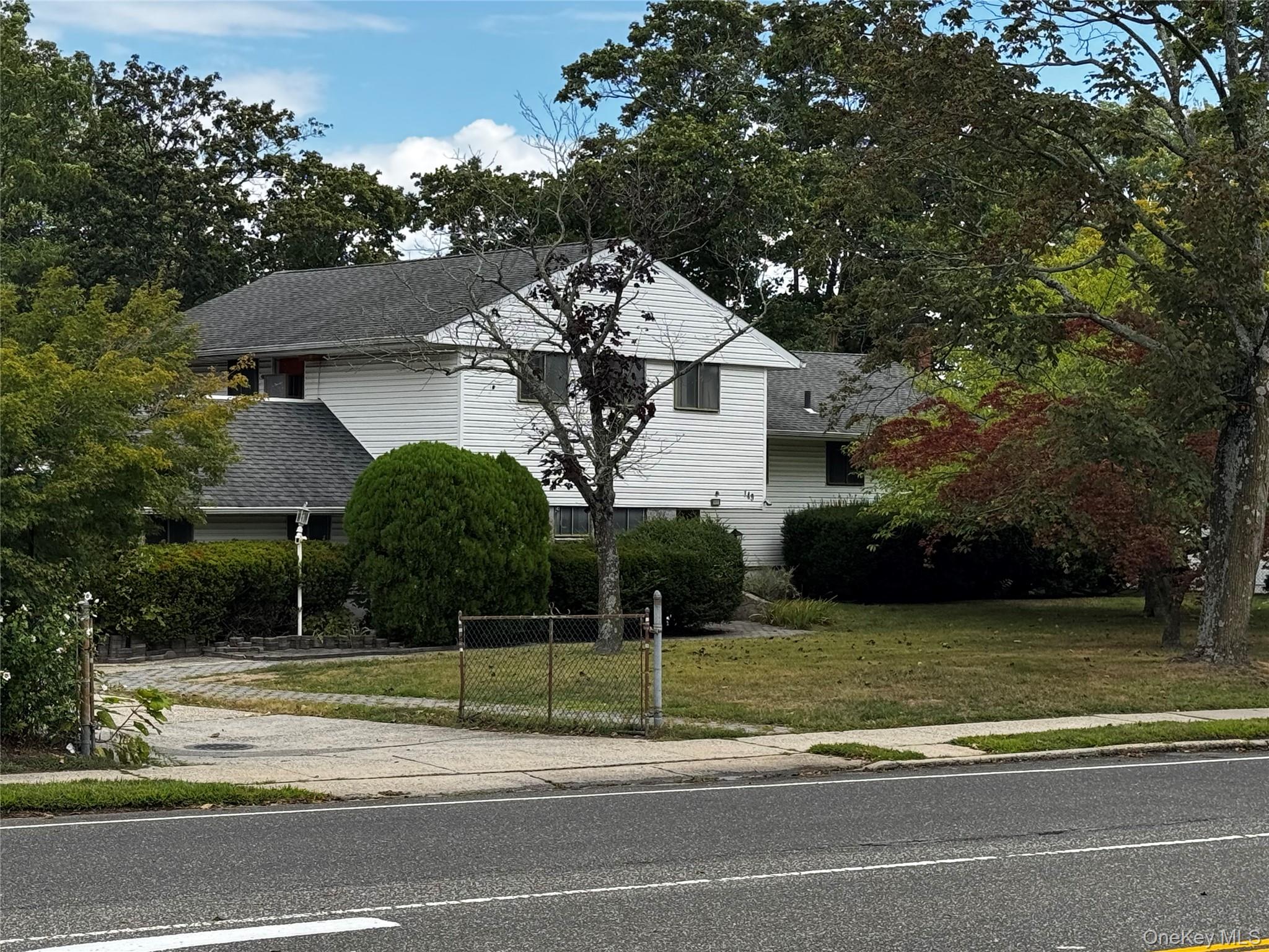 149 Phelps Lane, North Babylon, NY 11703