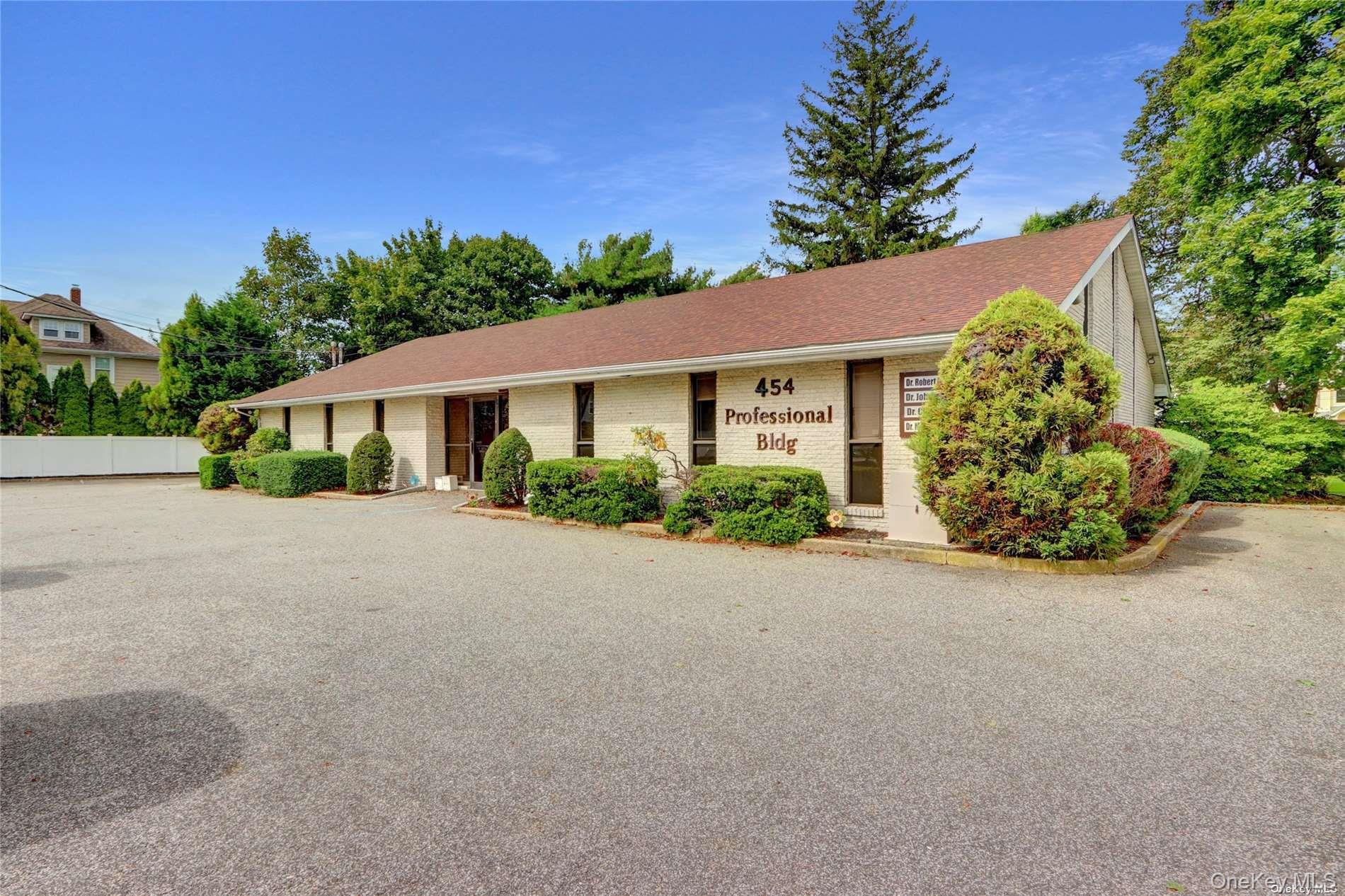 454 Deer Park Avenue, Babylon, NY 11702