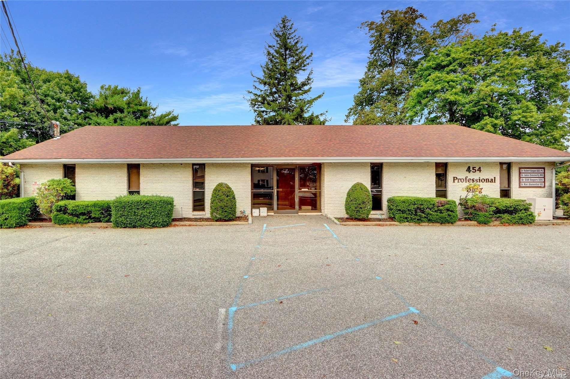 454 Deer Park Avenue, Babylon, NY 11702