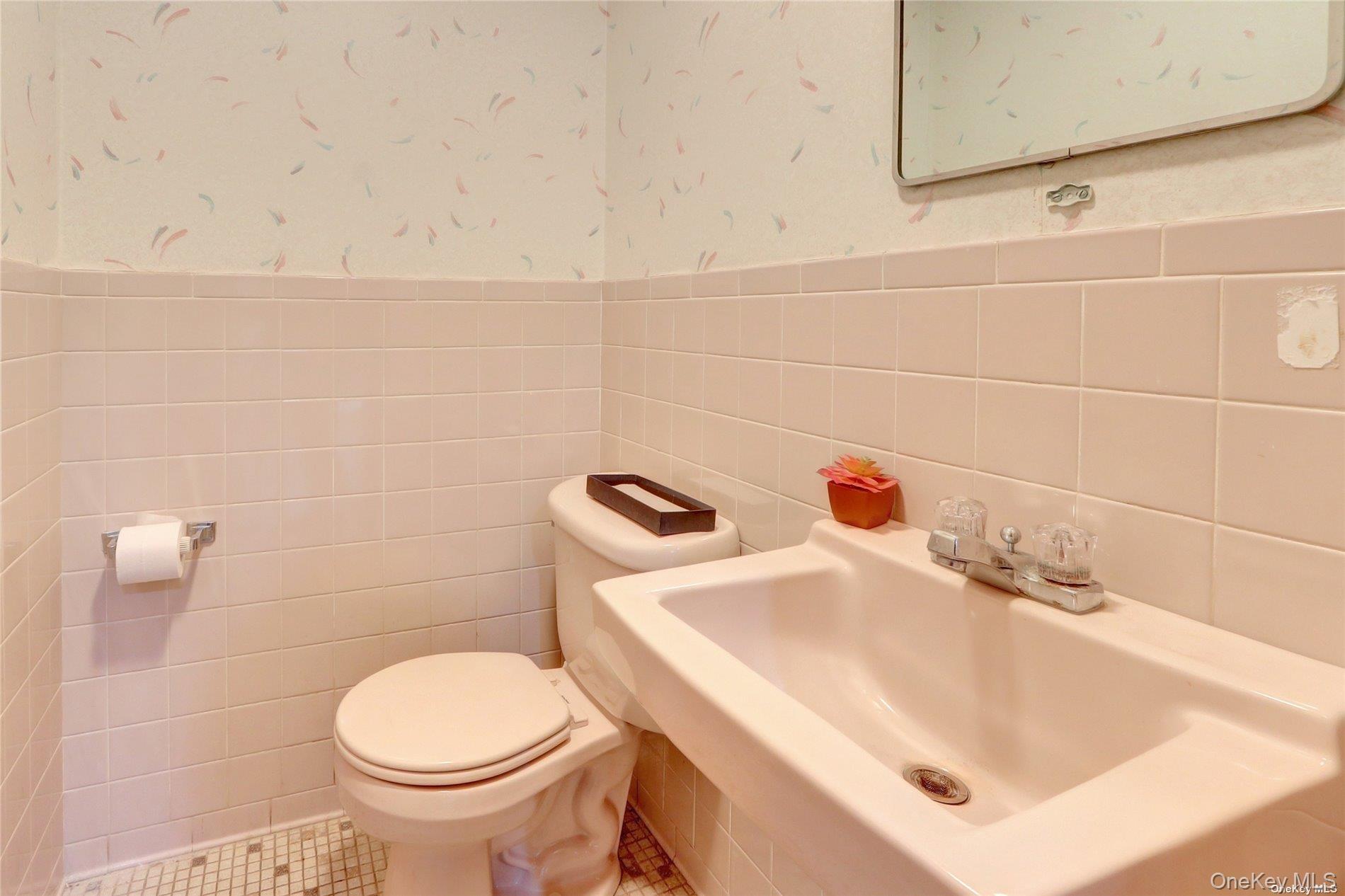 454 Deer Park Avenue, Babylon, NY 11702