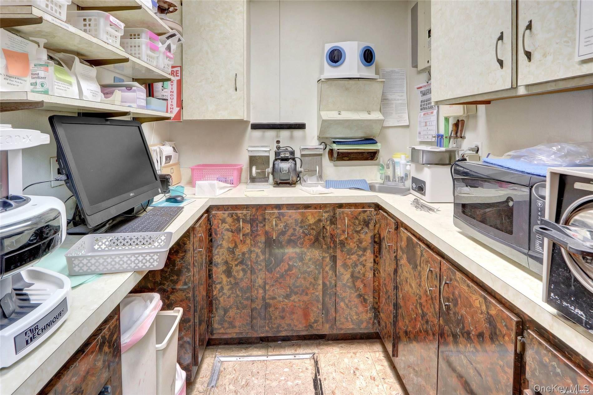 454 Deer Park Avenue, Babylon, NY 11702