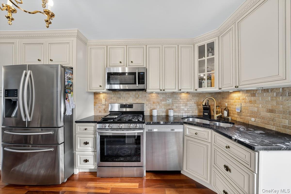 20 Ashford Place, Yonkers, NY 10701