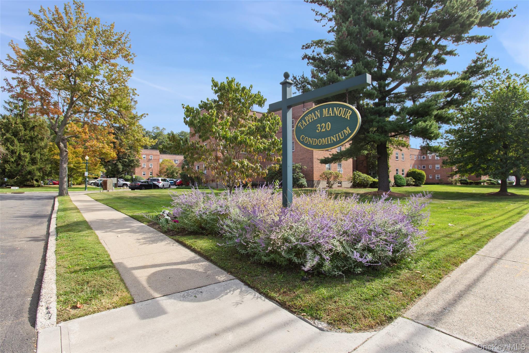 320 S Broadway # R12, Tarrytown, NY 10591