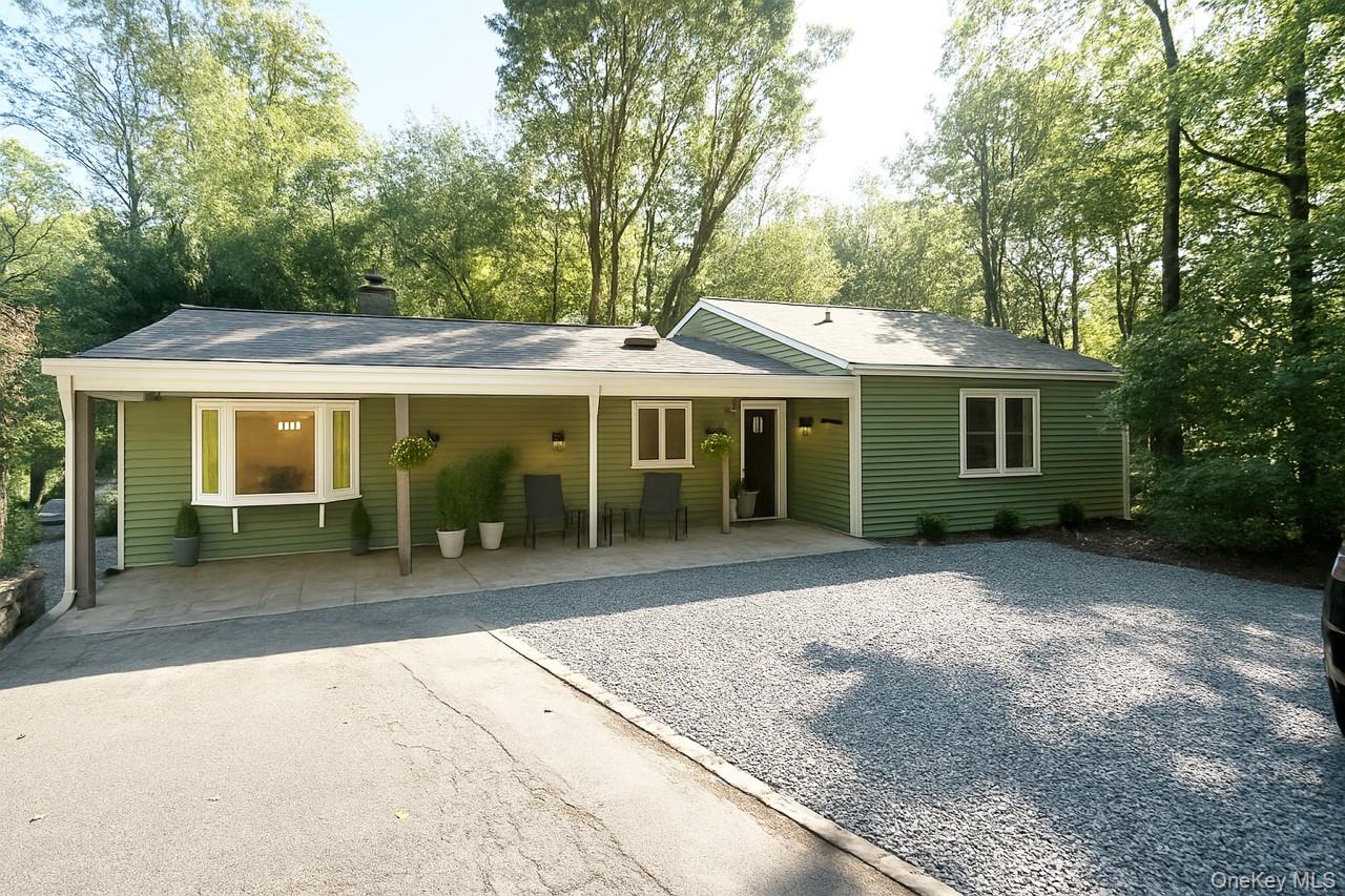 22 Meadowood Court, Huntington, NY 11743