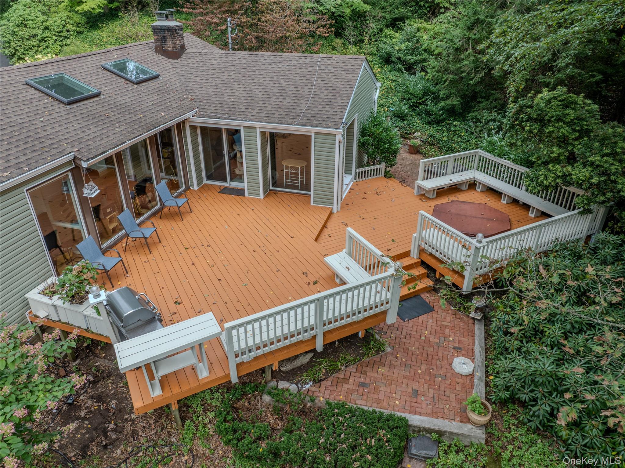 22 Meadowood Court, Huntington, NY 11743