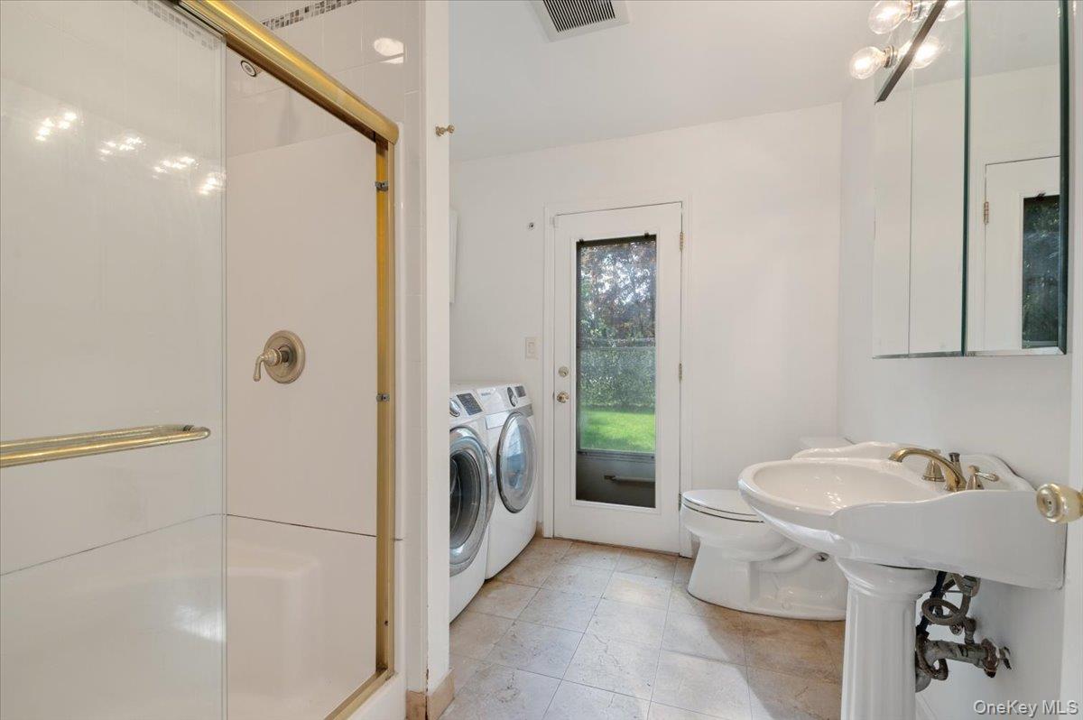 40 Nidzyn Avenue, Remsenburg, NY 11960