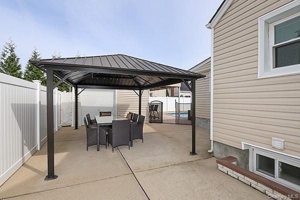 956 Hancock Avenue, Franklin Square, NY 11010