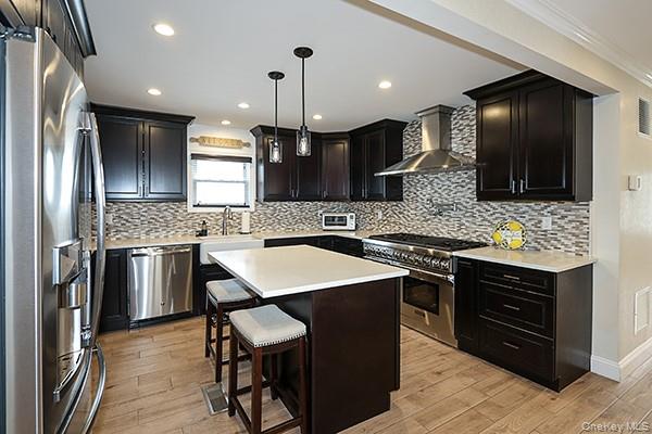 956 Hancock Avenue, Franklin Square, NY 11010