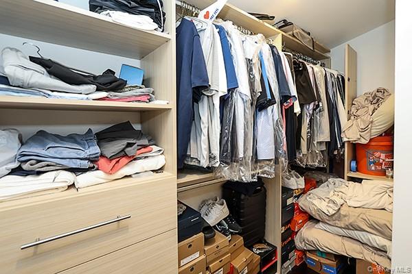 956 Hancock Avenue, Franklin Square, NY 11010