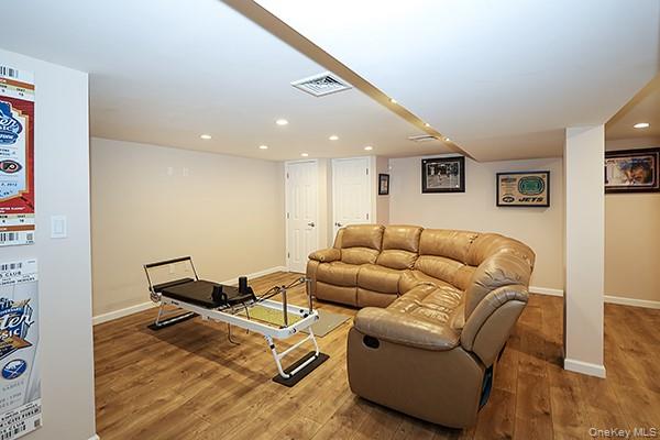 956 Hancock Avenue, Franklin Square, NY 11010