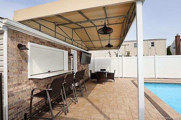 956 Hancock Avenue, Franklin Square, NY 11010