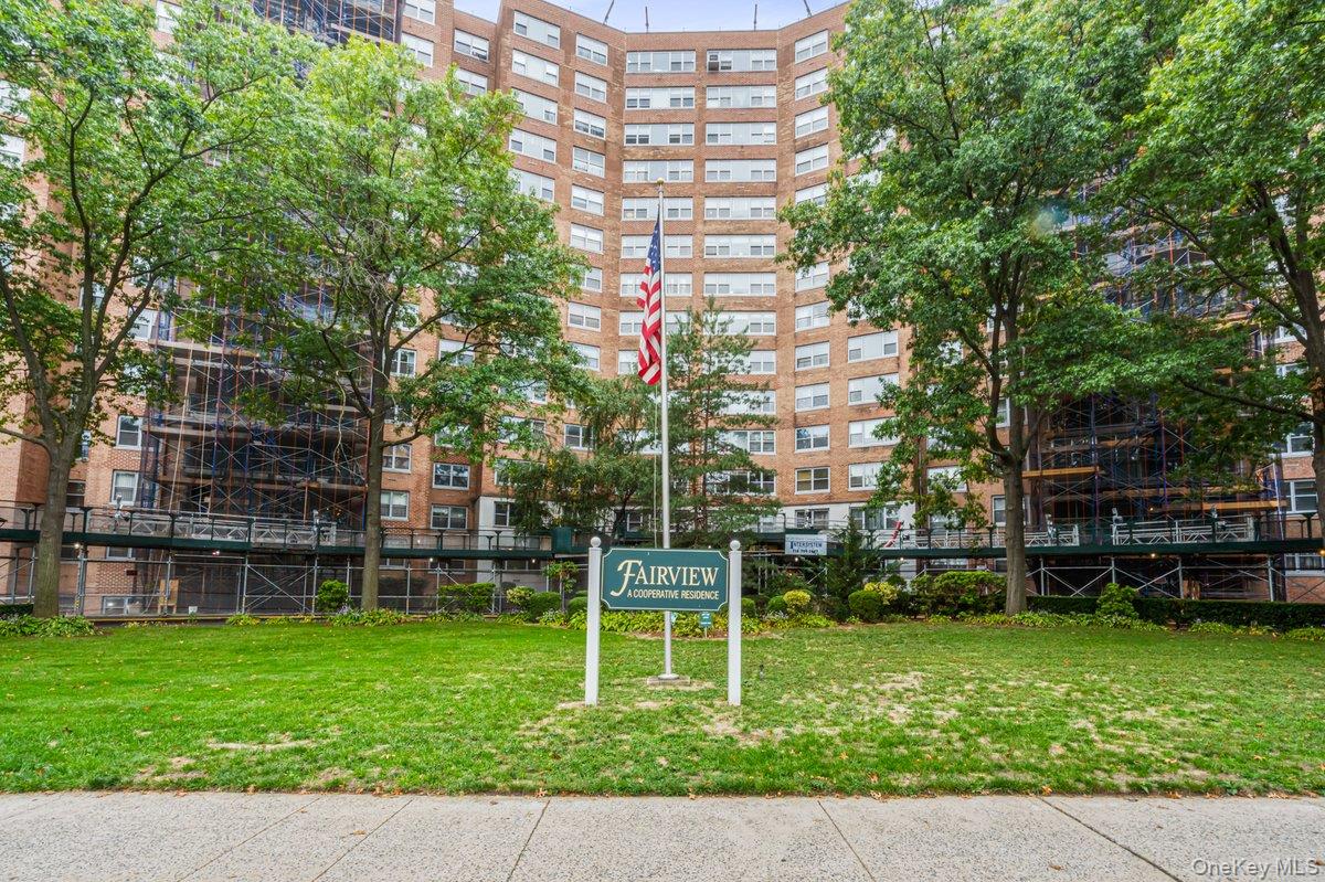 61-20 Grand Central Parkway # A902, Forest Hills, NY 11375
