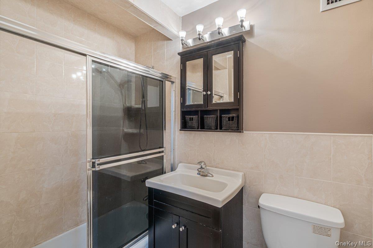 61-20 Grand Central Parkway # A902, Forest Hills, NY 11375