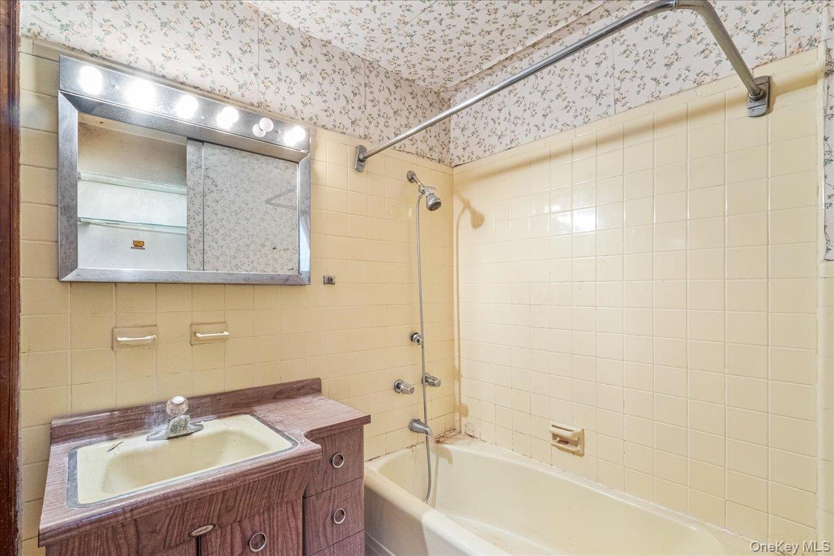 84-25 115th Street, Kew Gardens, NY 11418