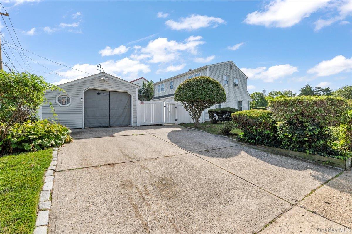 109 Periwinkle Road, Levittown, NY 11756