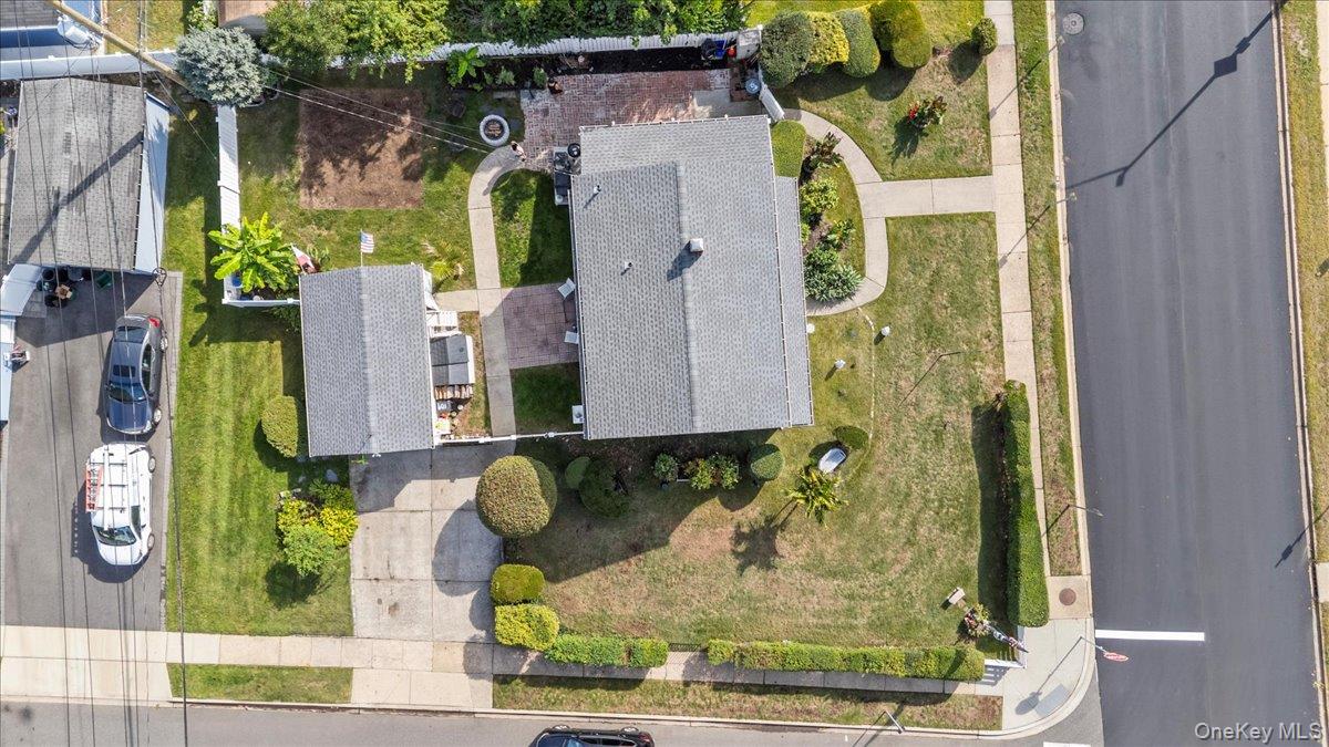 109 Periwinkle Road, Levittown, NY 11756