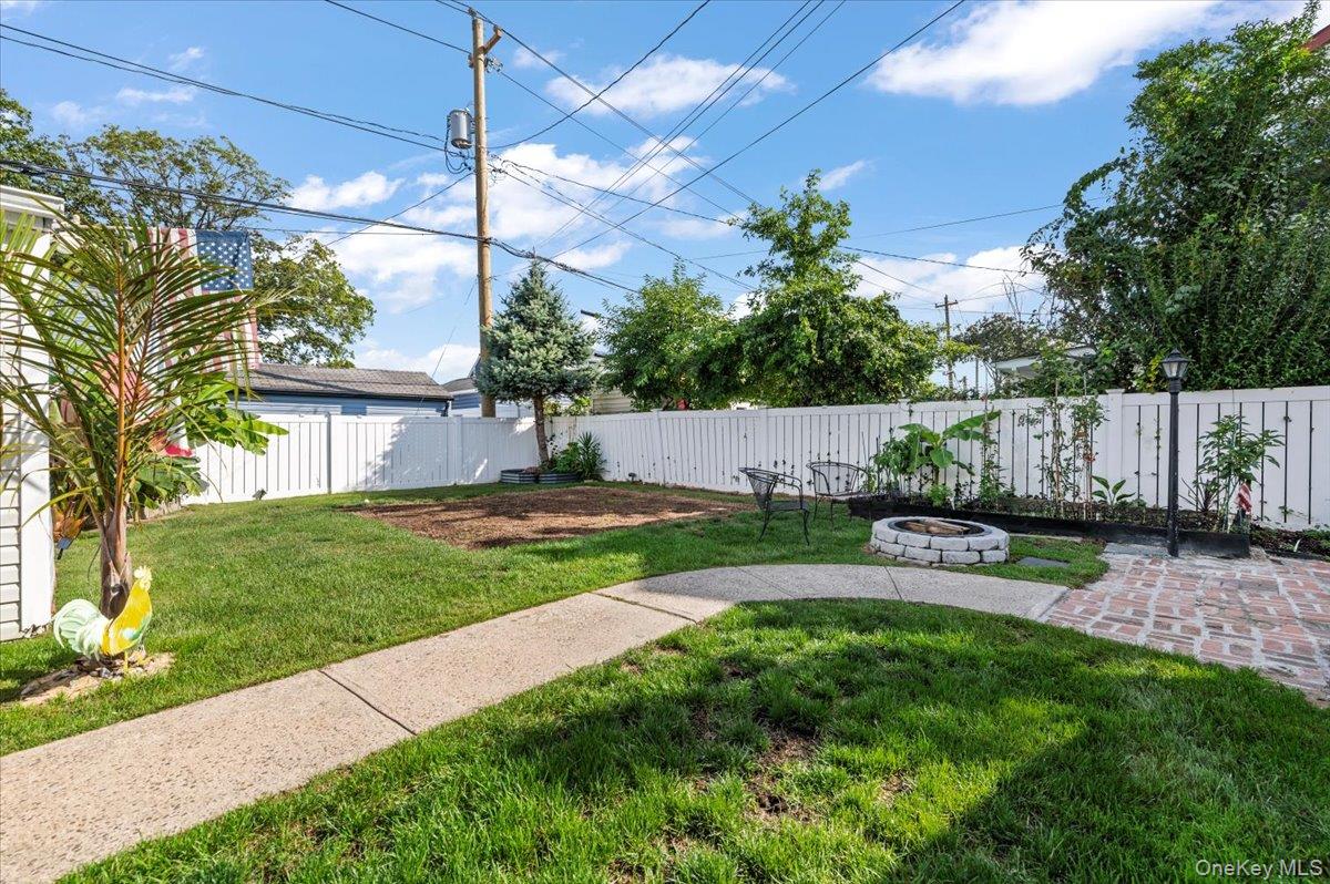 109 Periwinkle Road, Levittown, NY 11756