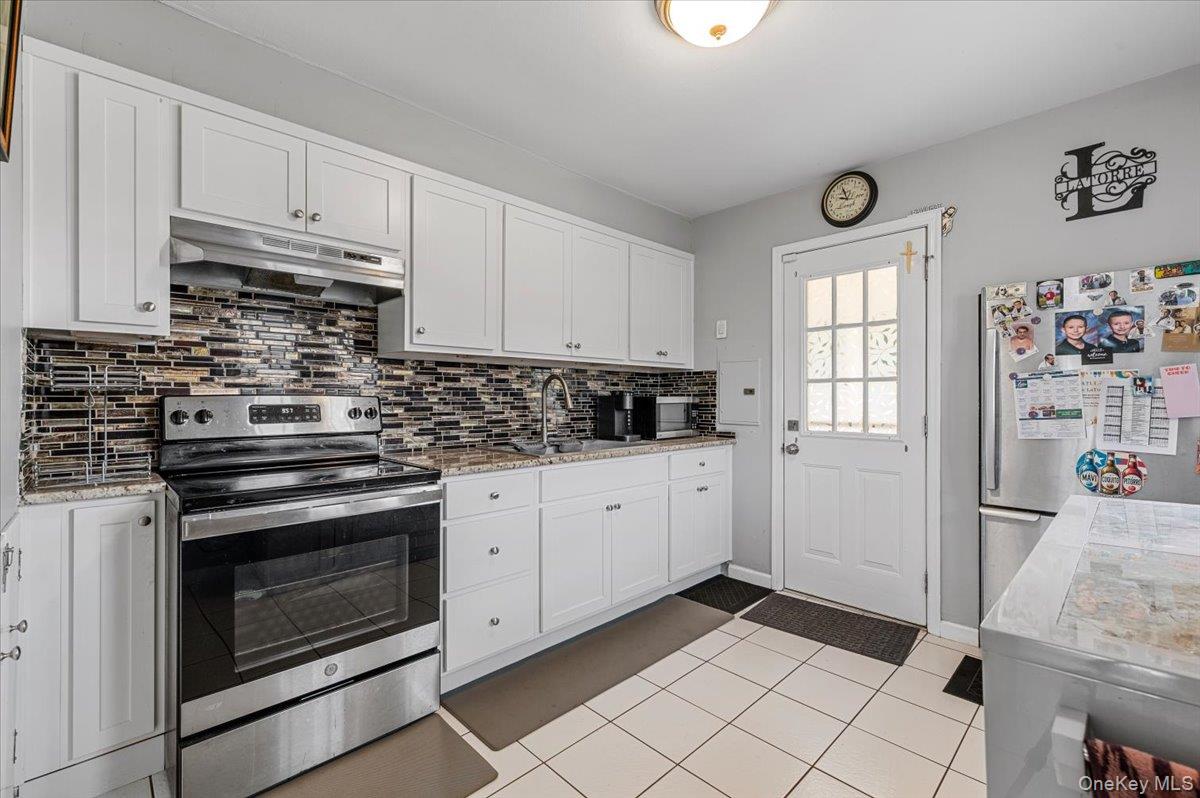 109 Periwinkle Road, Levittown, NY 11756