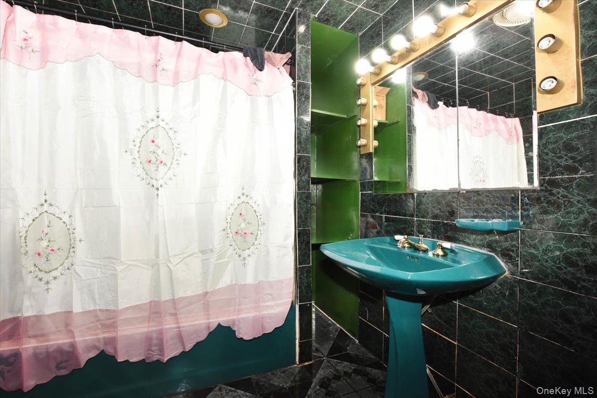 121 Riverdale Avenue, Brooklyn, NY 11212