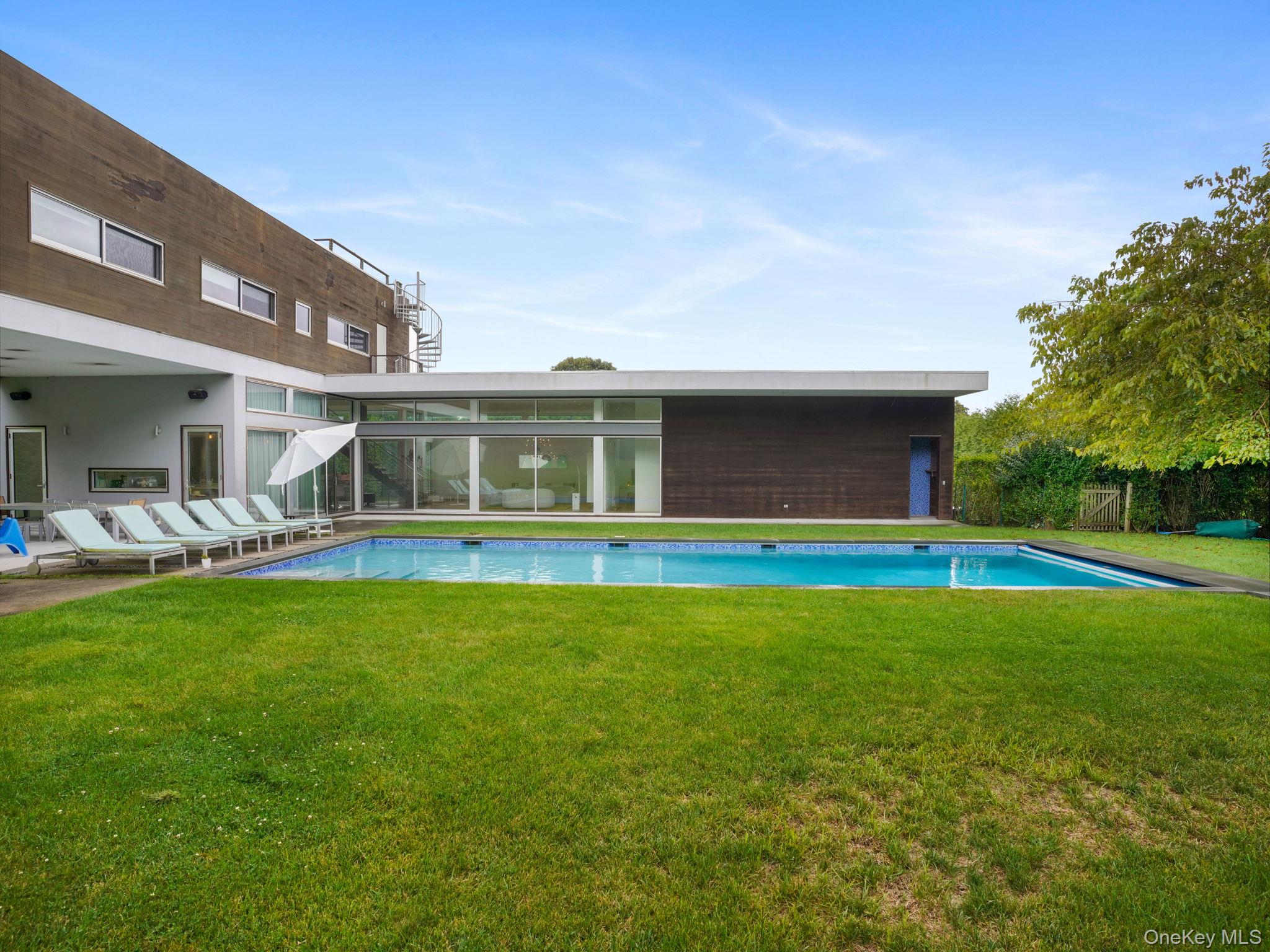 Southampton, NY 11968