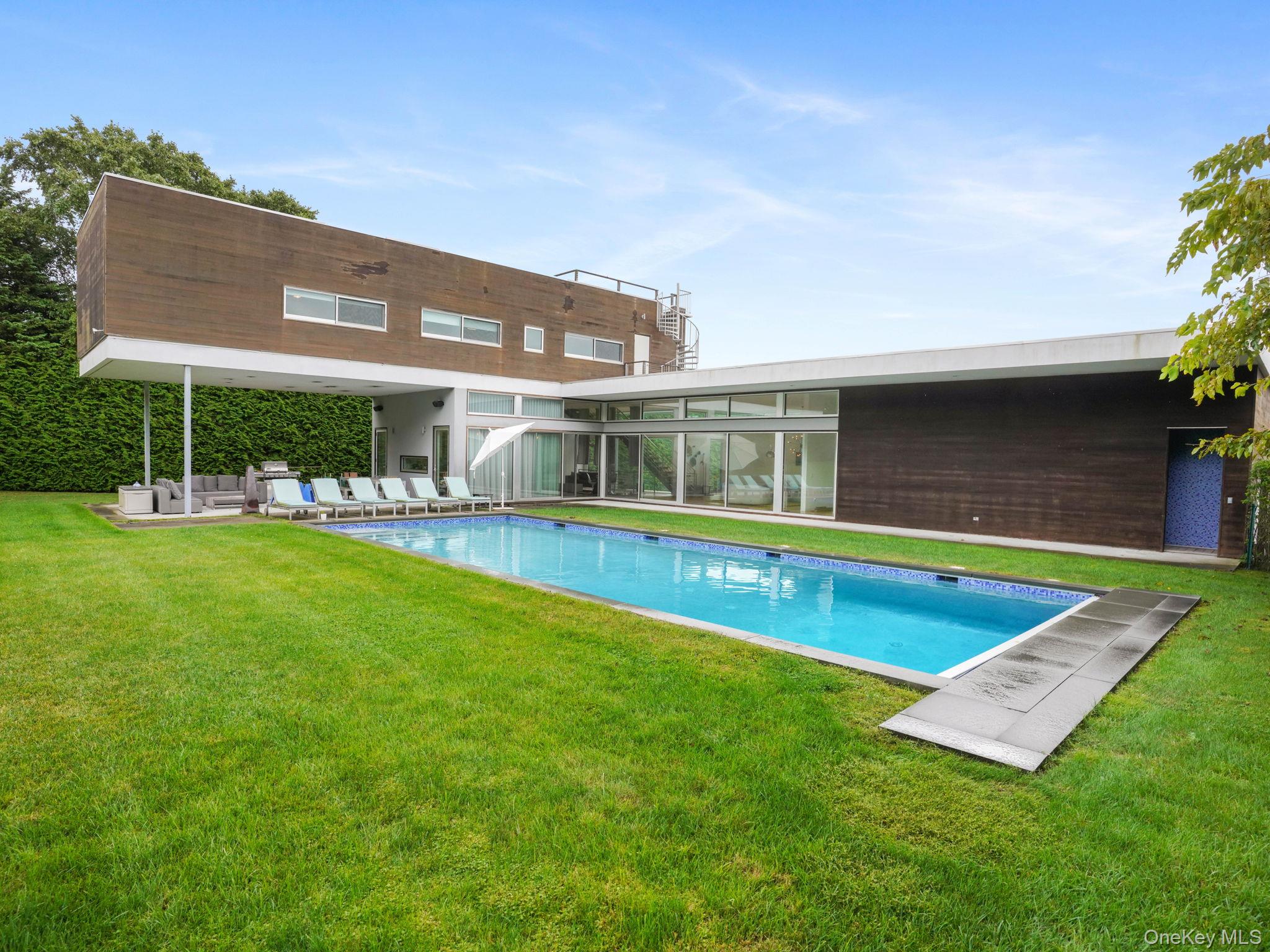 Southampton, NY 11968