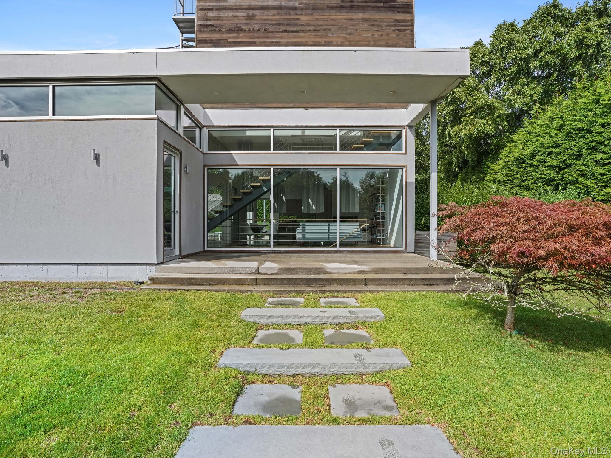 Southampton, NY 11968