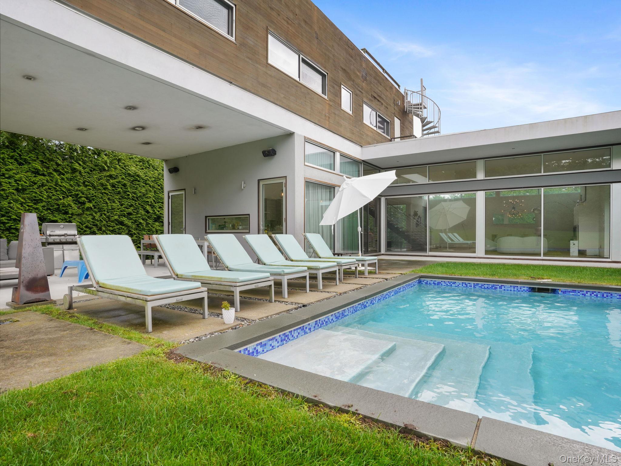 Southampton, NY 11968