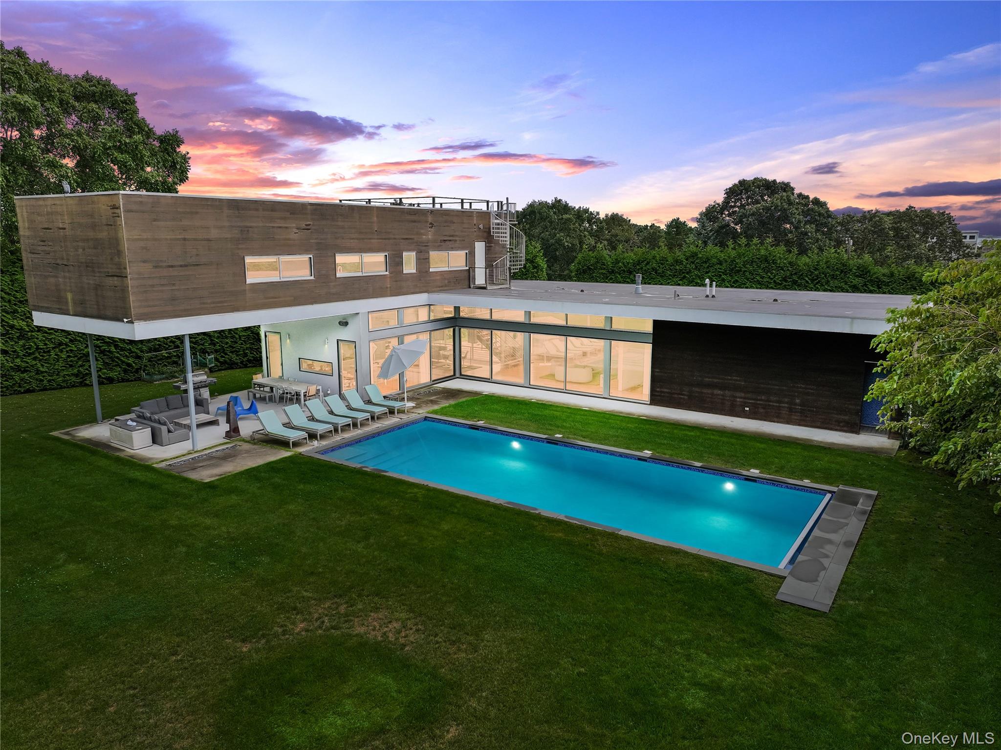 Southampton, NY 11968