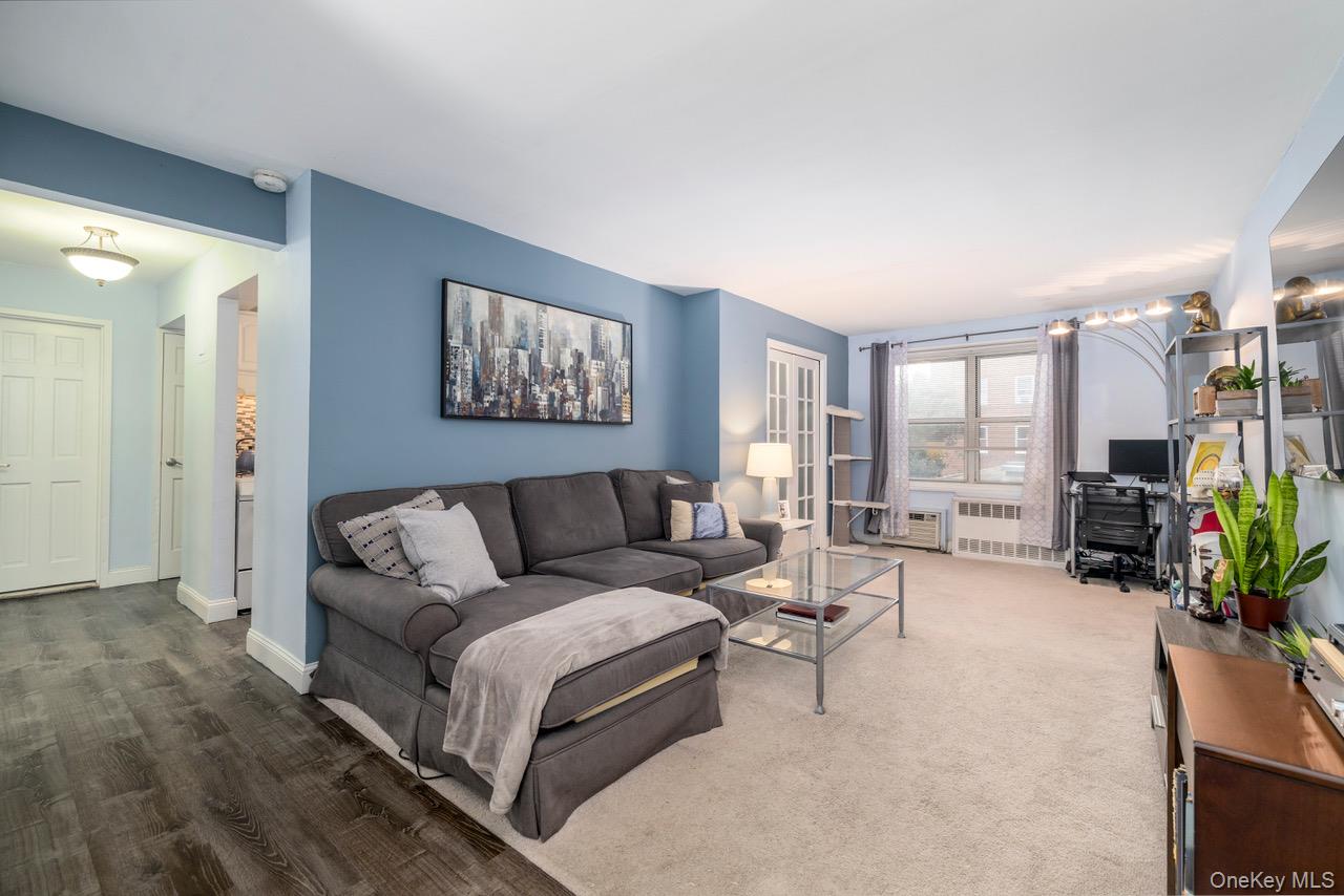 99 Randall # 1Q, Freeport, NY 11520