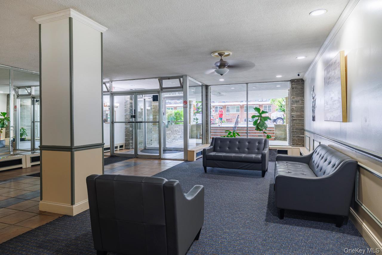 99 Randall # 1Q, Freeport, NY 11520