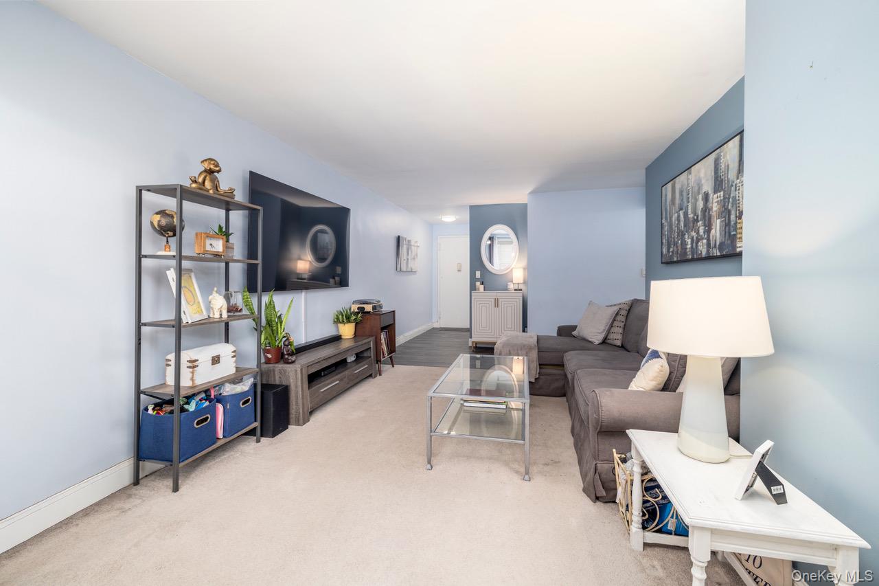 99 Randall # 1Q, Freeport, NY 11520