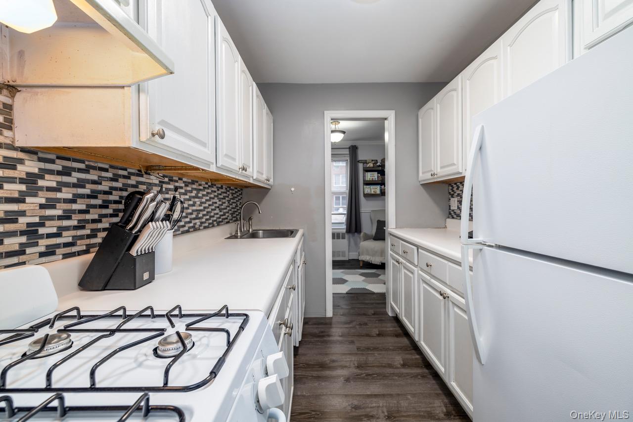 99 Randall # 1Q, Freeport, NY 11520