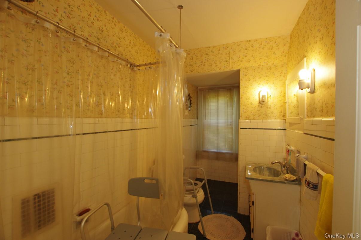 16 Mount Sinai Coram Road, Coram, NY 11727