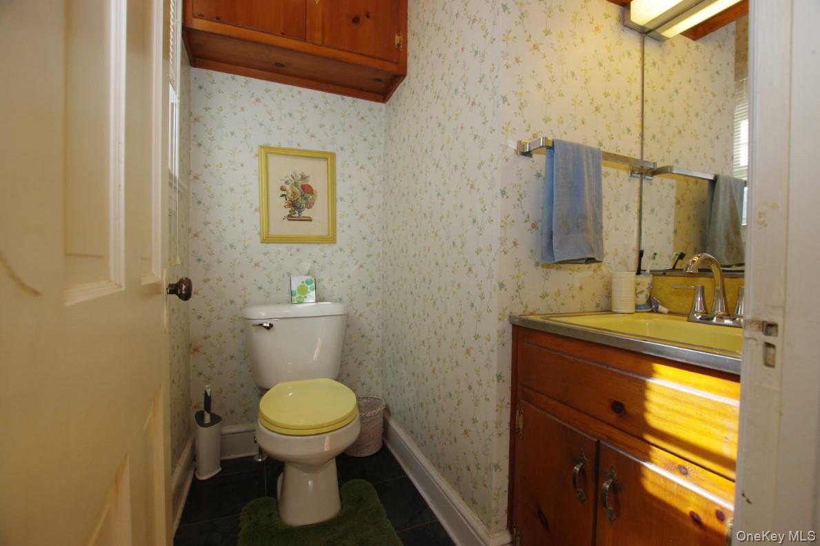 16 Mount Sinai Coram Road, Coram, NY 11727