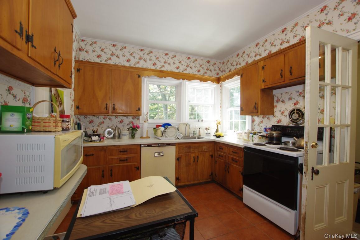 16 Mount Sinai Coram Road, Coram, NY 11727