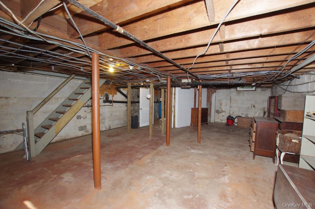 16 Mount Sinai Coram Road, Coram, NY 11727