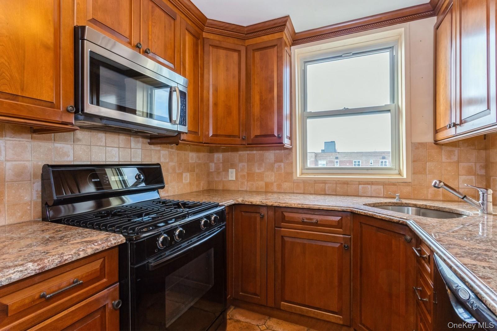 210 E Broadway # 6B, Long Beach, NY 11561