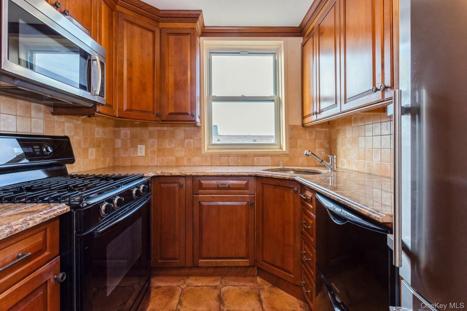 210 E Broadway # 6B, Long Beach, NY 11561