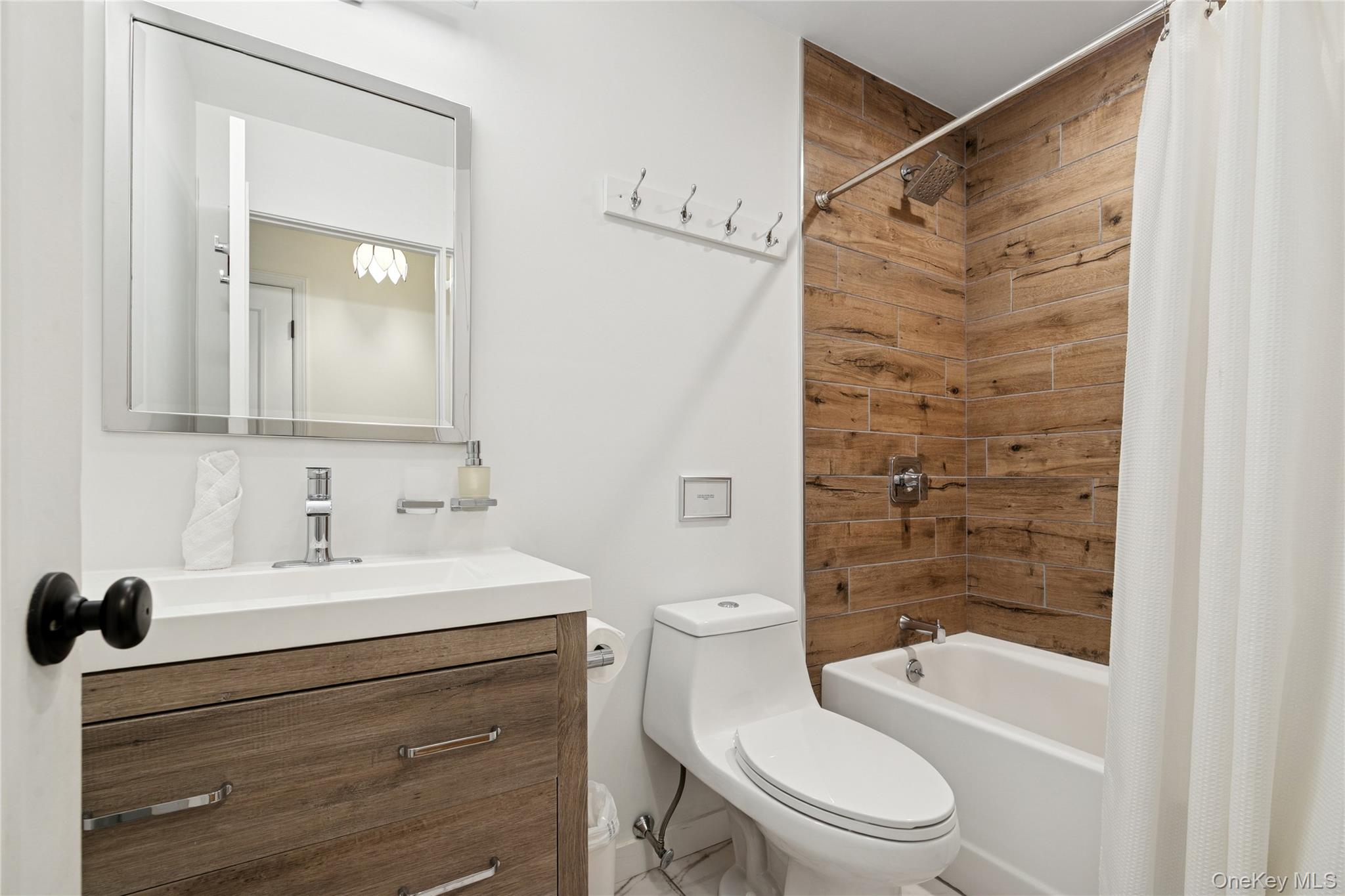 1181 FIREPLACE RD, East Hampton, NY 11937