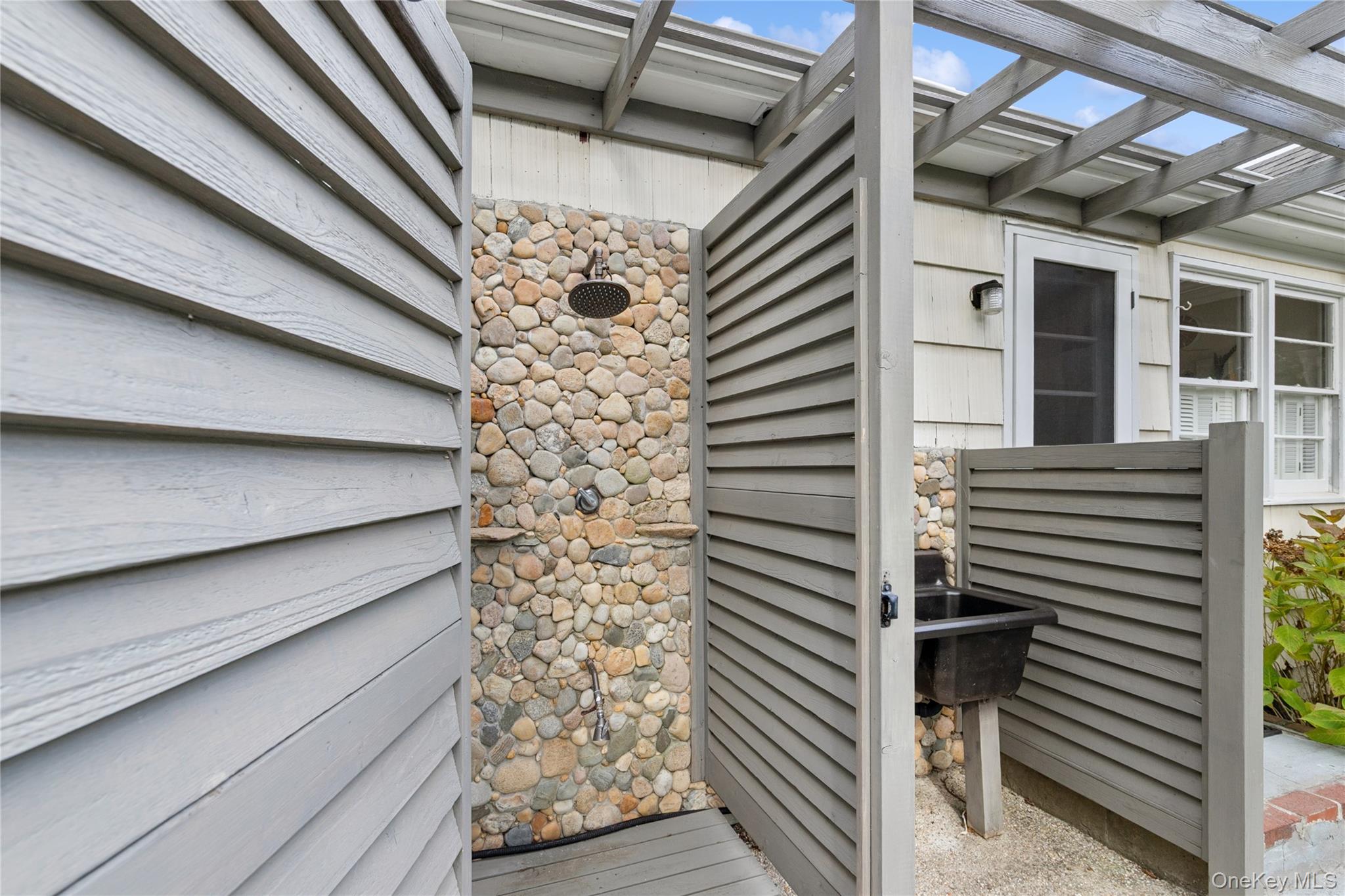 1181 FIREPLACE RD, East Hampton, NY 11937