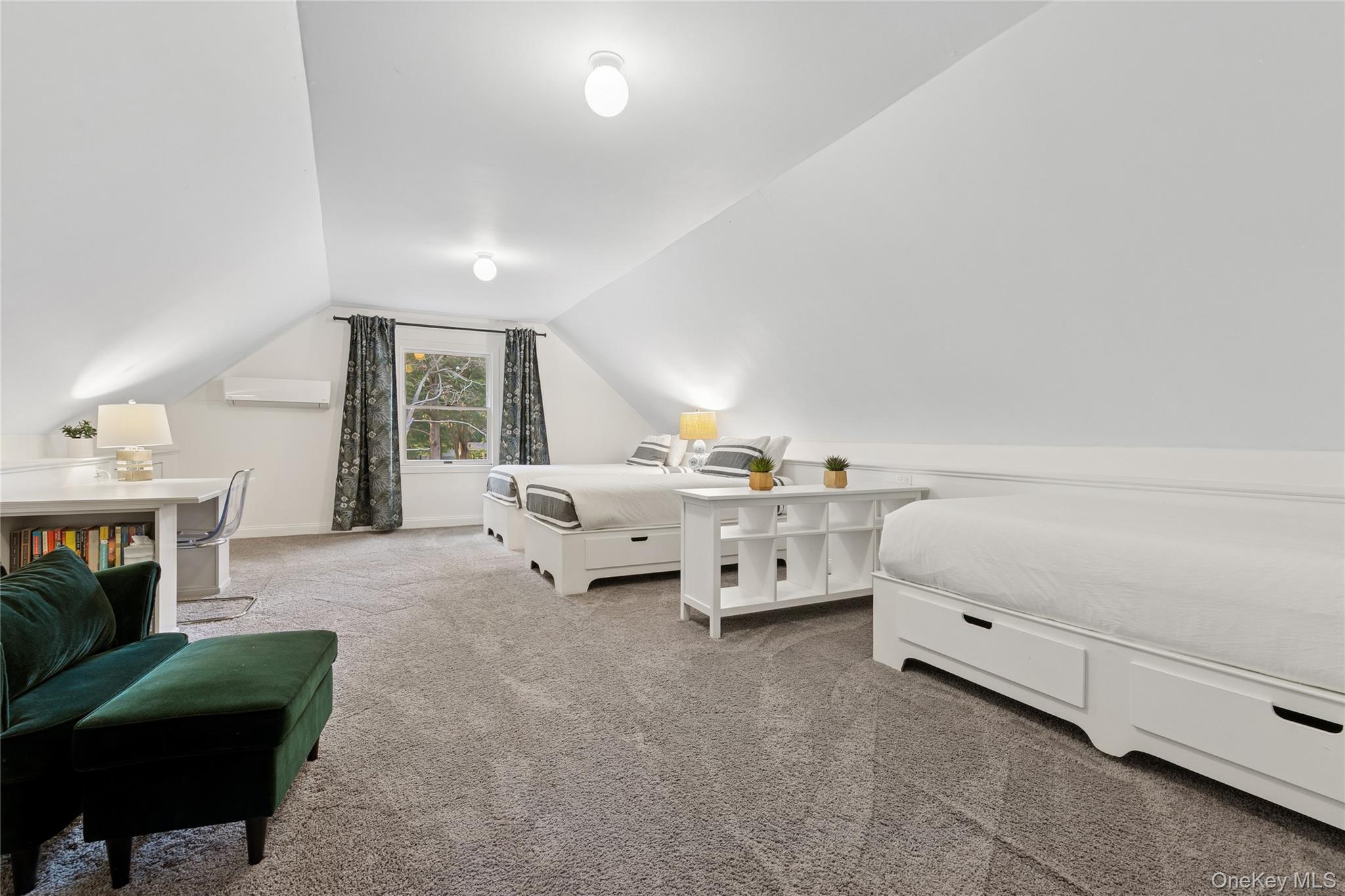 1181 FIREPLACE RD, East Hampton, NY 11937