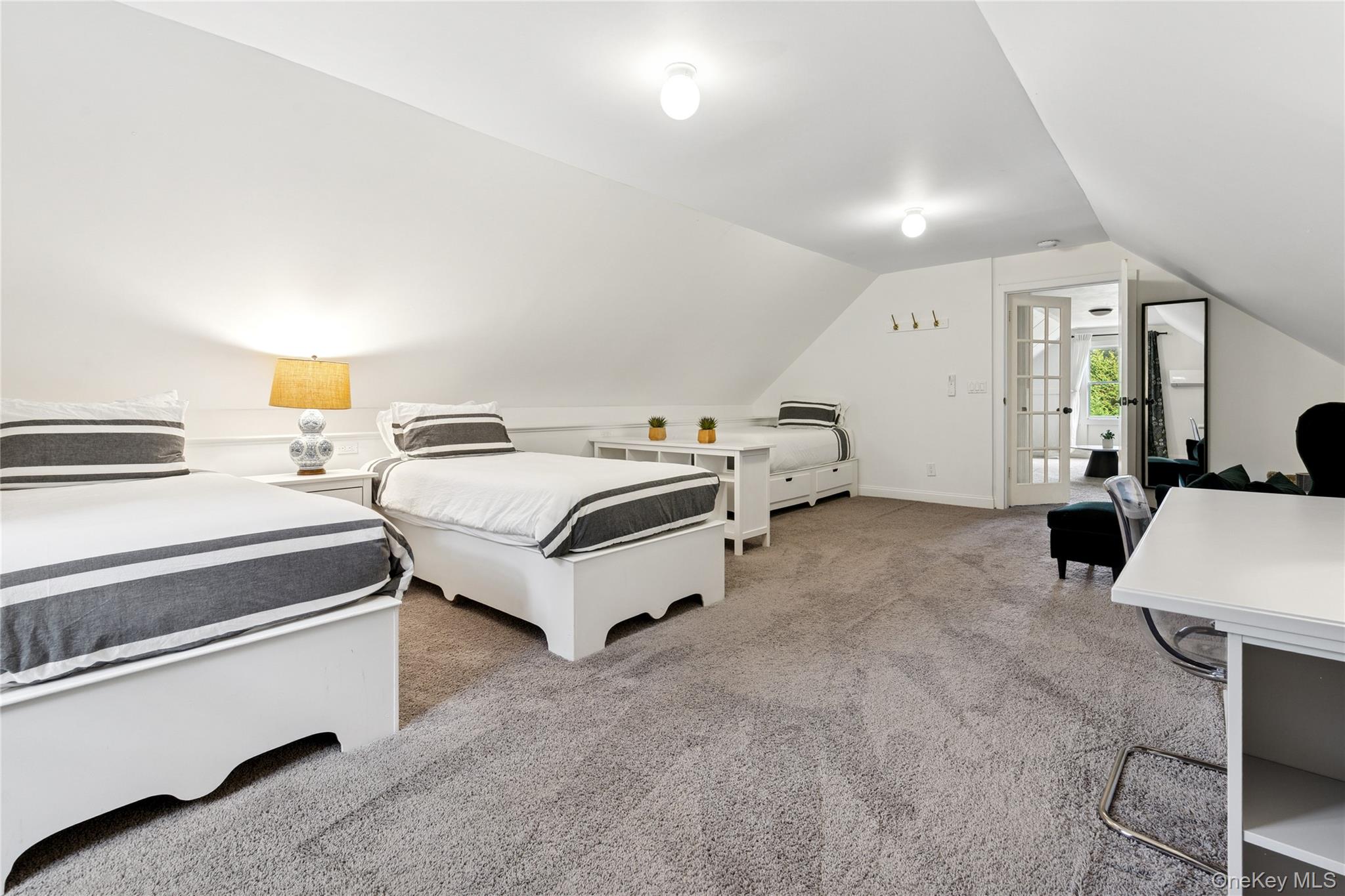 1181 FIREPLACE RD, East Hampton, NY 11937