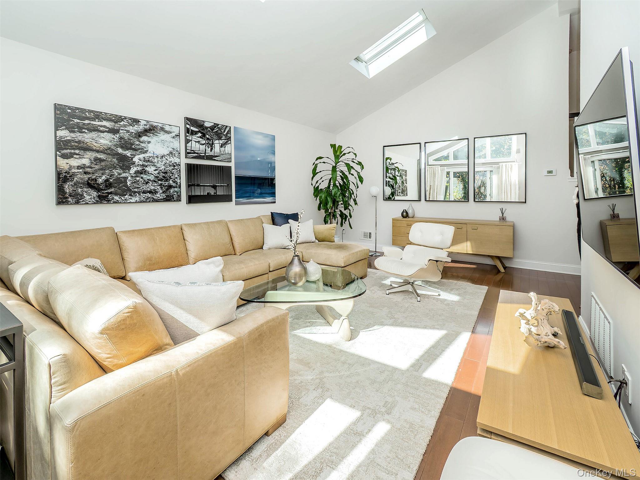 14 Combes Drive, Manhasset, NY 11030