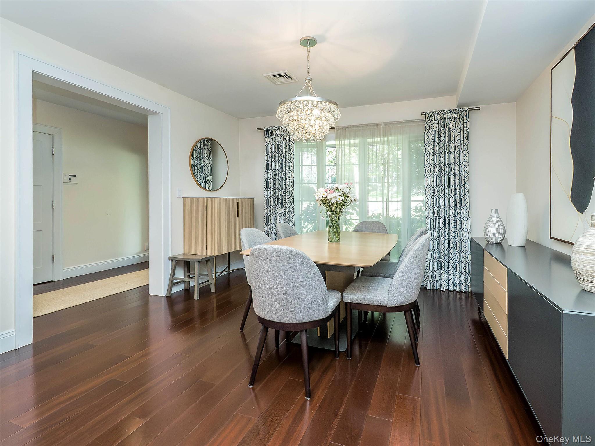 14 Combes Drive, Manhasset, NY 11030