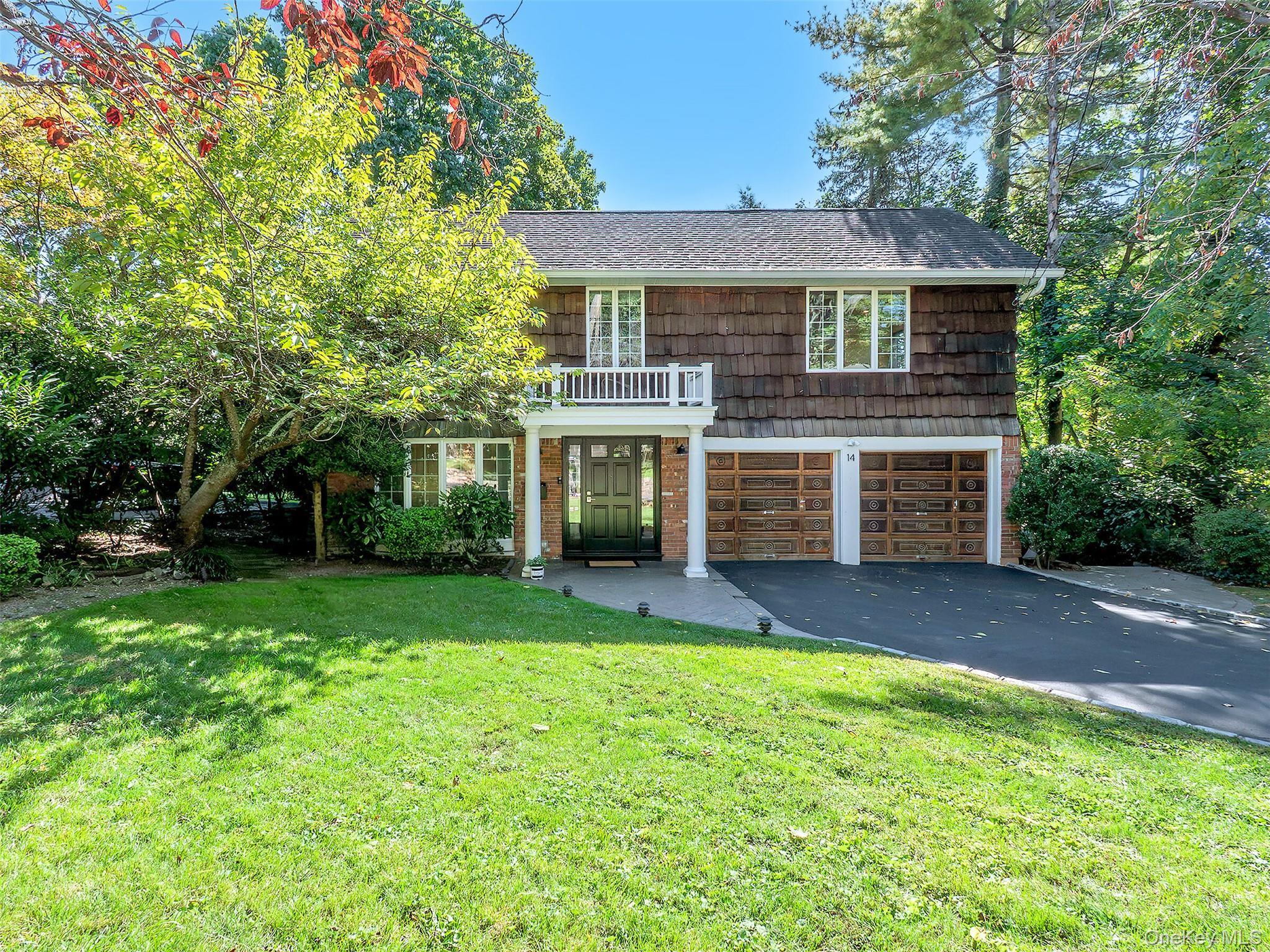 14 Combes Drive, Manhasset, NY 11030