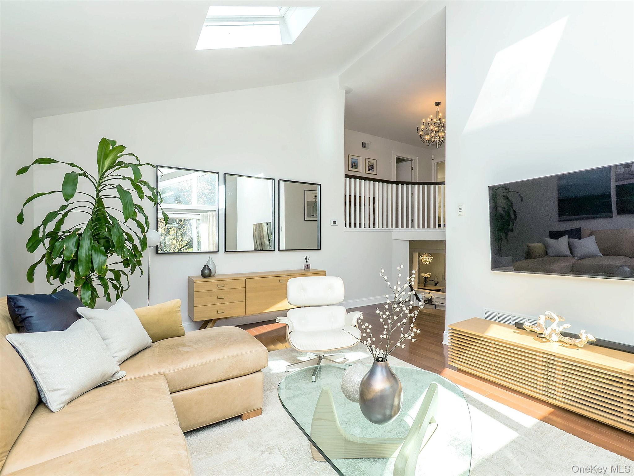 14 Combes Drive, Manhasset, NY 11030