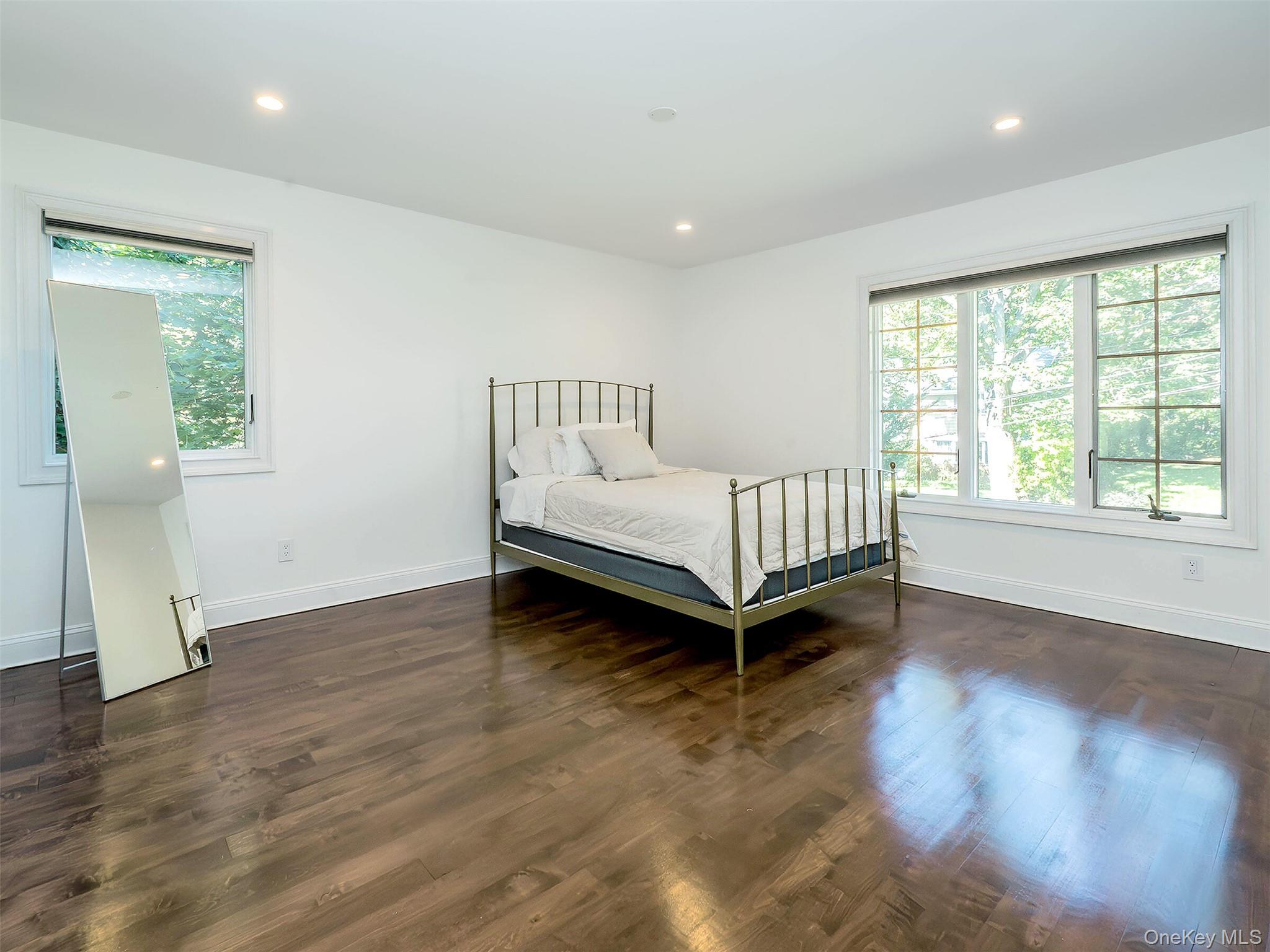 14 Combes Drive, Manhasset, NY 11030