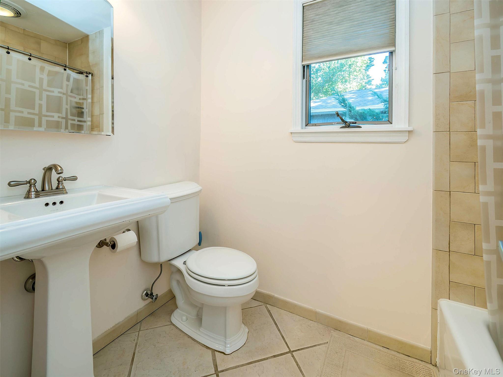 14 Combes Drive, Manhasset, NY 11030