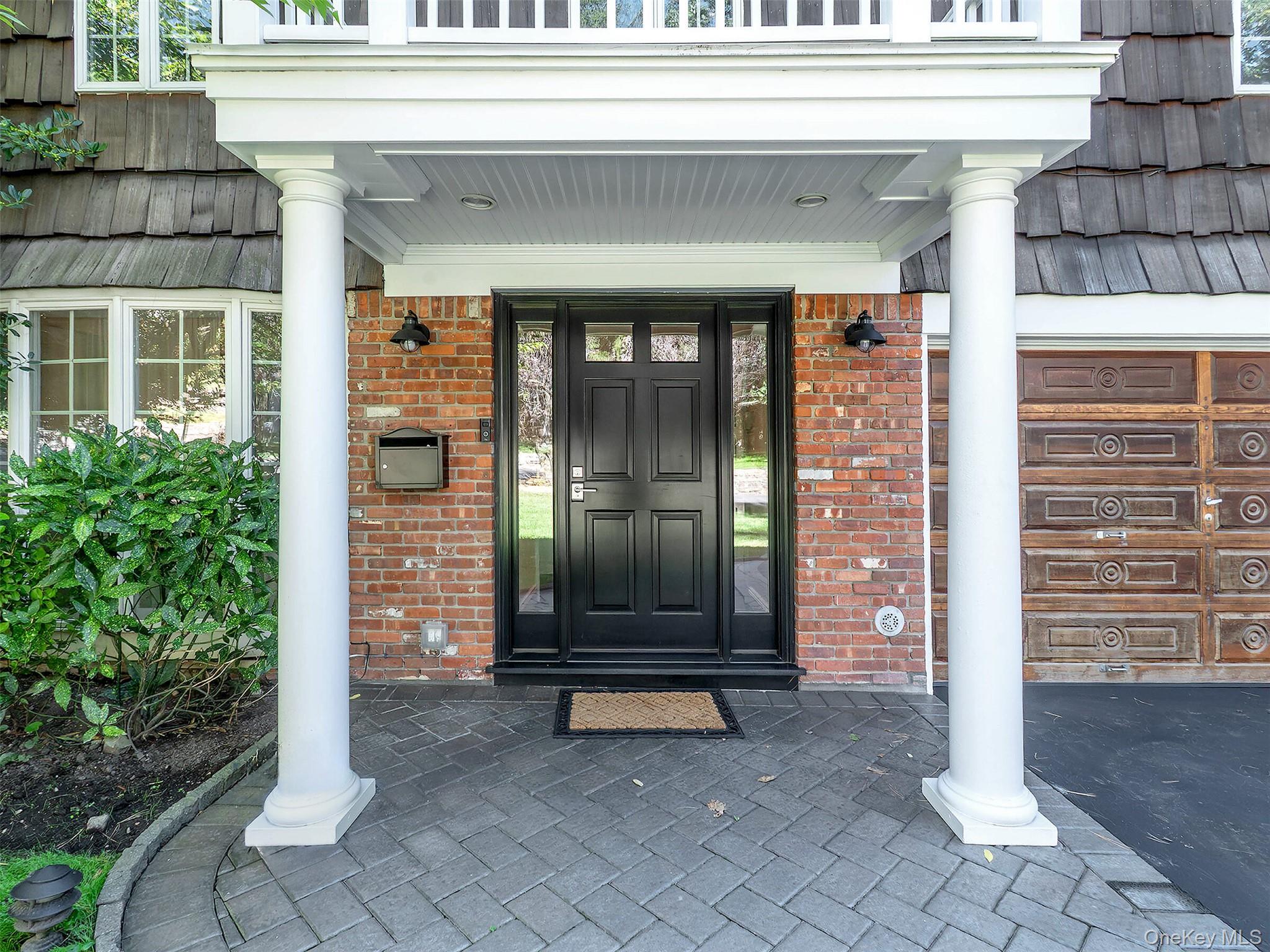 14 Combes Drive, Manhasset, NY 11030